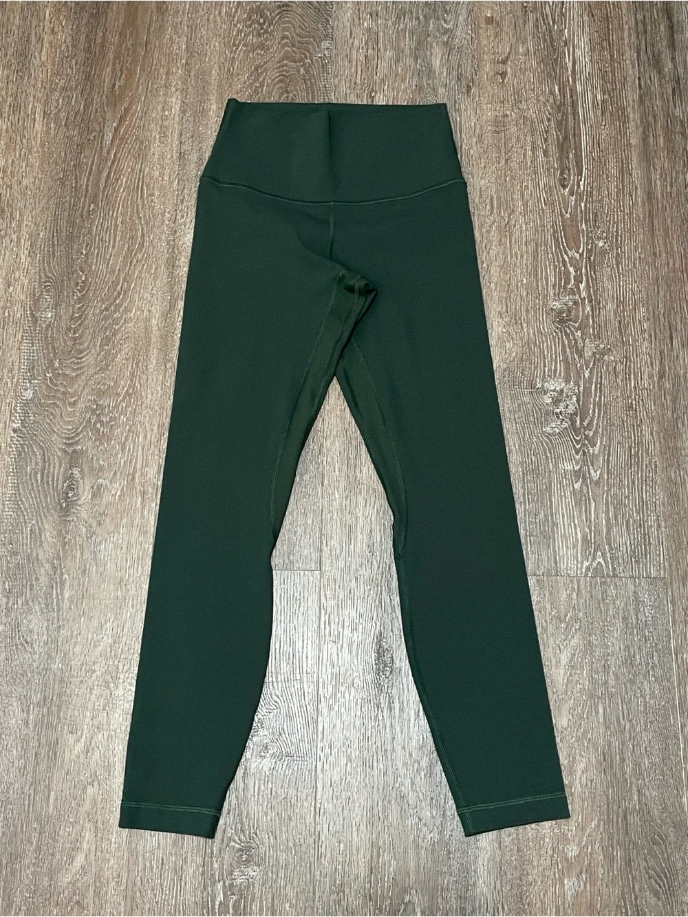 Like New Lululemon Matching Rainforest Green Set. Size Top 6/Bottom 4